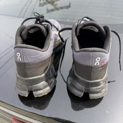 ON CLOUD WOMENS 10.5