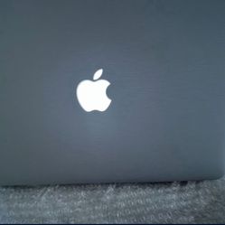 Apple MacBook 💻 Laptop 