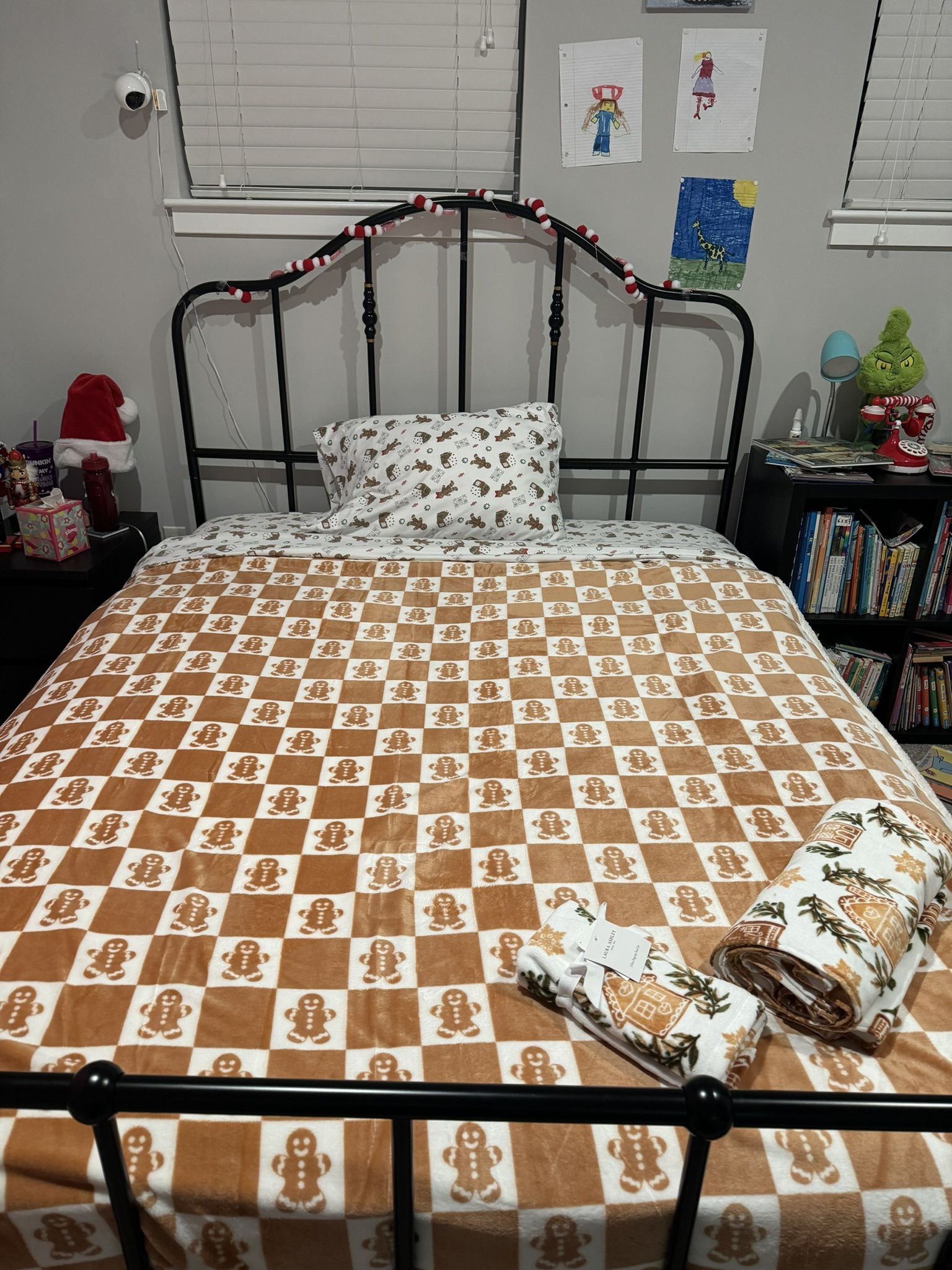 Sagstua Black Queen Size Bedframe + Matress