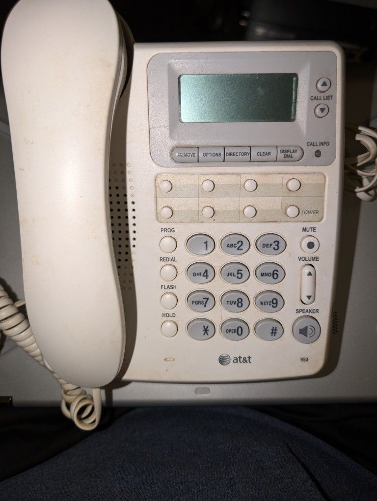 This AT&T 950 Speakerphone with caller ID with call waiting can be used flat on a tabletop or desktop or mounted on a wall and does not require AC pow