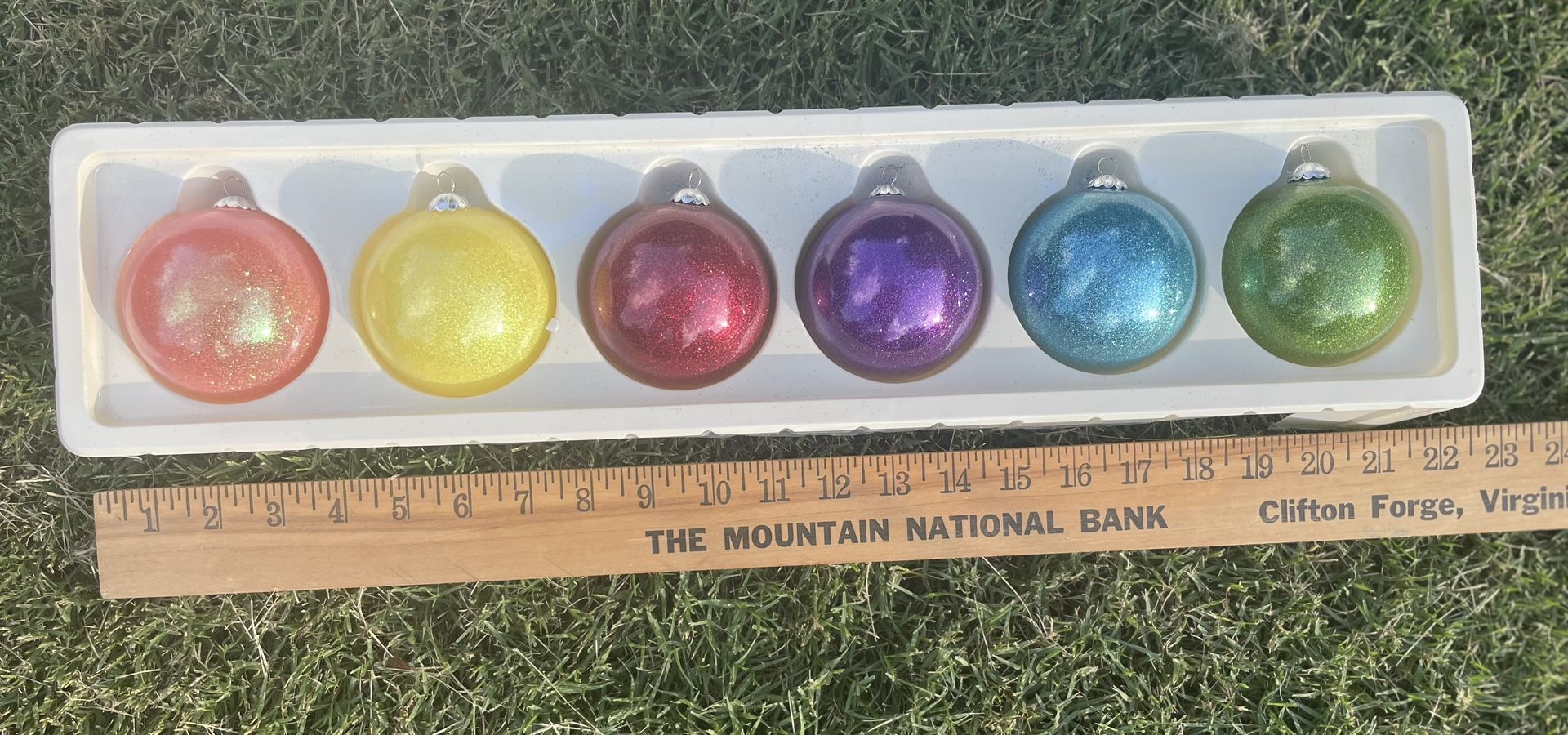 (b) 6 Glass Glitter Balls