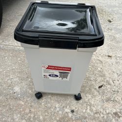 Airtight Pet Food Container 