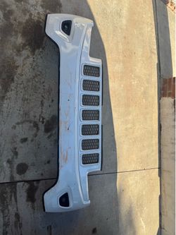 14-16 Grand Cherokee Front Bumper and Grilled