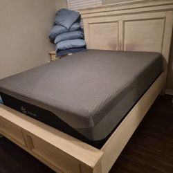 Queen Bed Set NEED SOLD TODAY!!