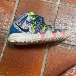 Kyrie Irving Basketball Shoes Size 8
