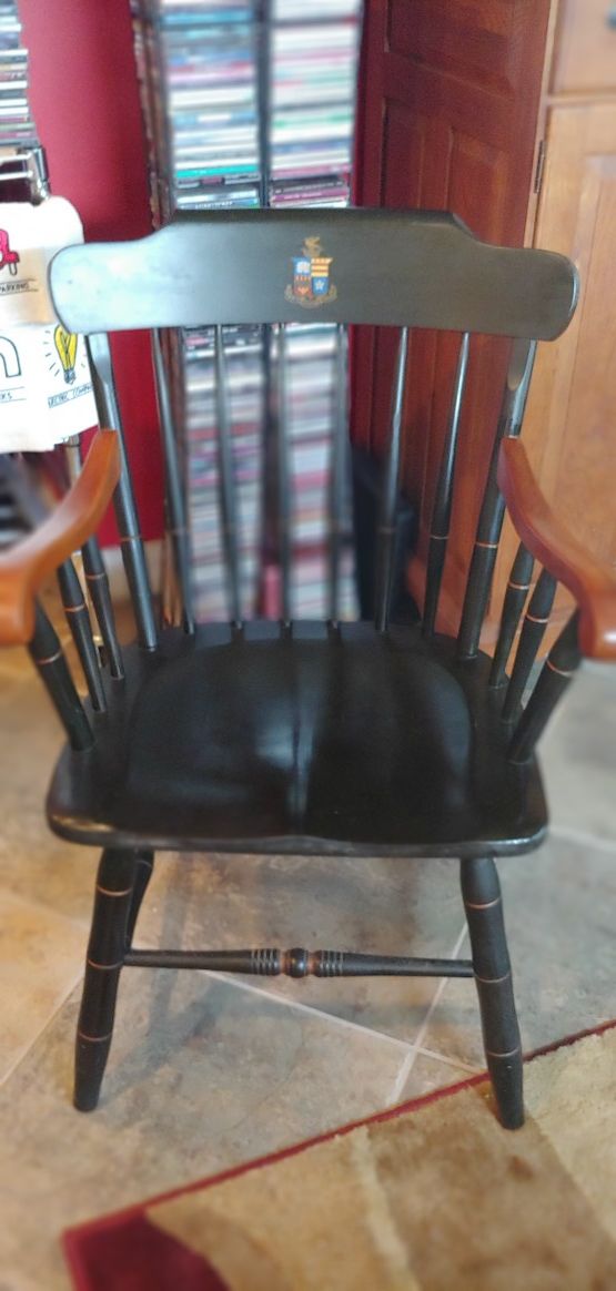 WASHINGTON & LEE CAPTAIN'S CHAIR