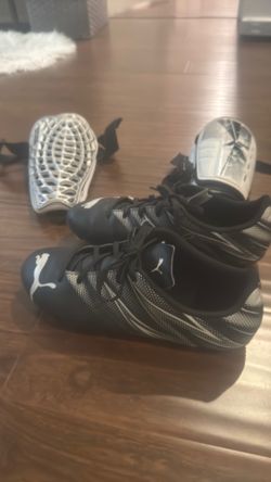 Size 6 sports cleats