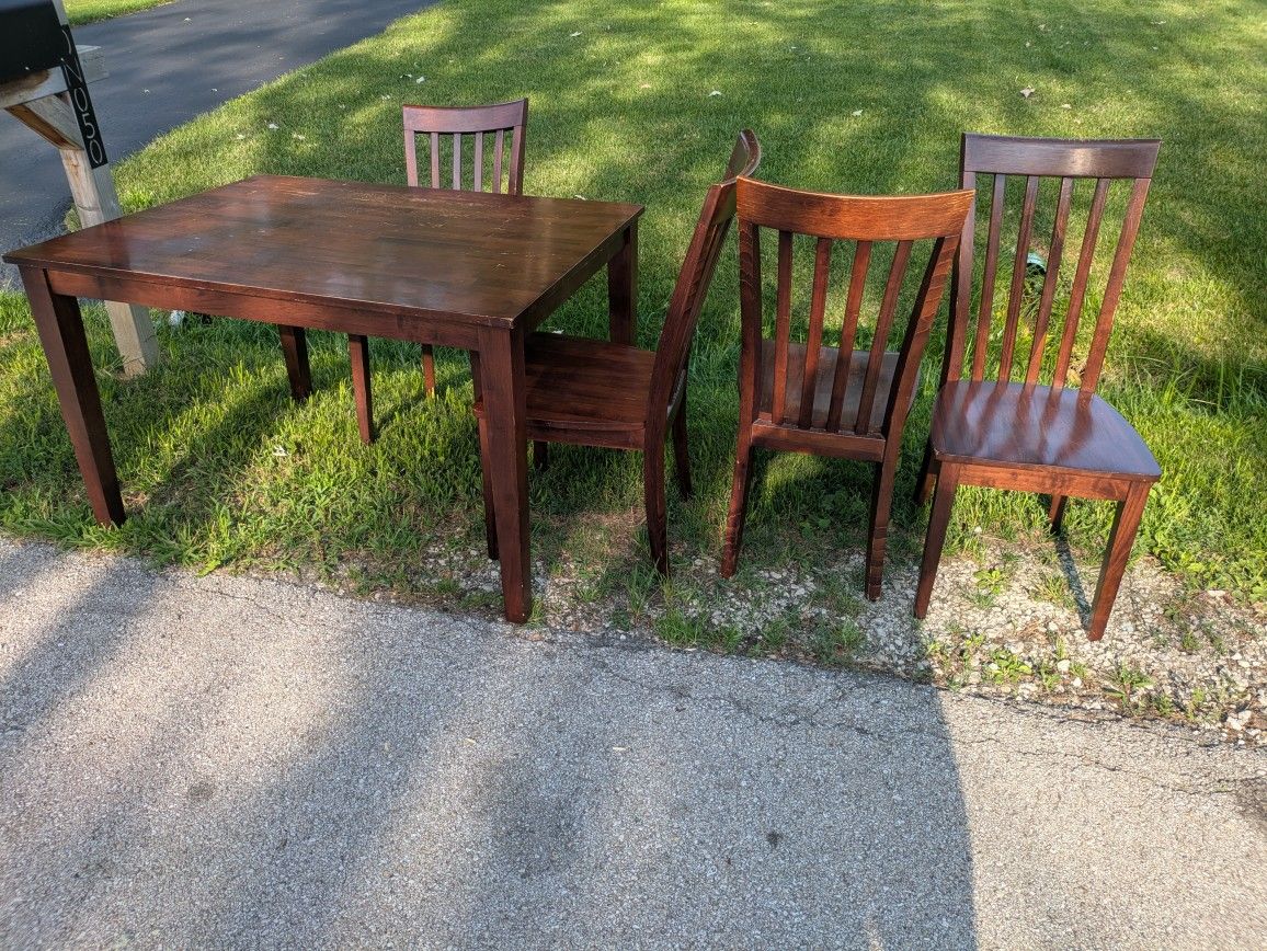 FREE Kitchen Table Curbside And Chairs- Will Remove Post When I See It's Been Picked Up