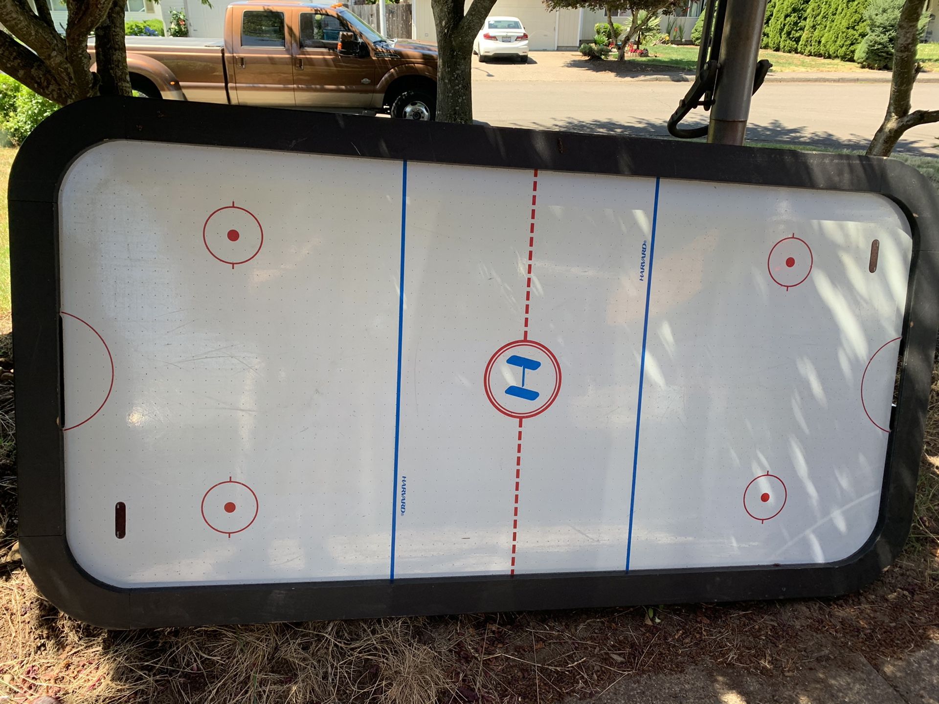 Air hockey table