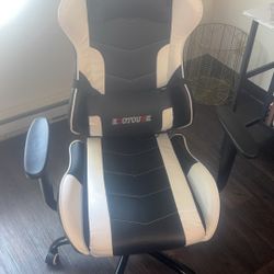 Gaming Chair With Back Massager 