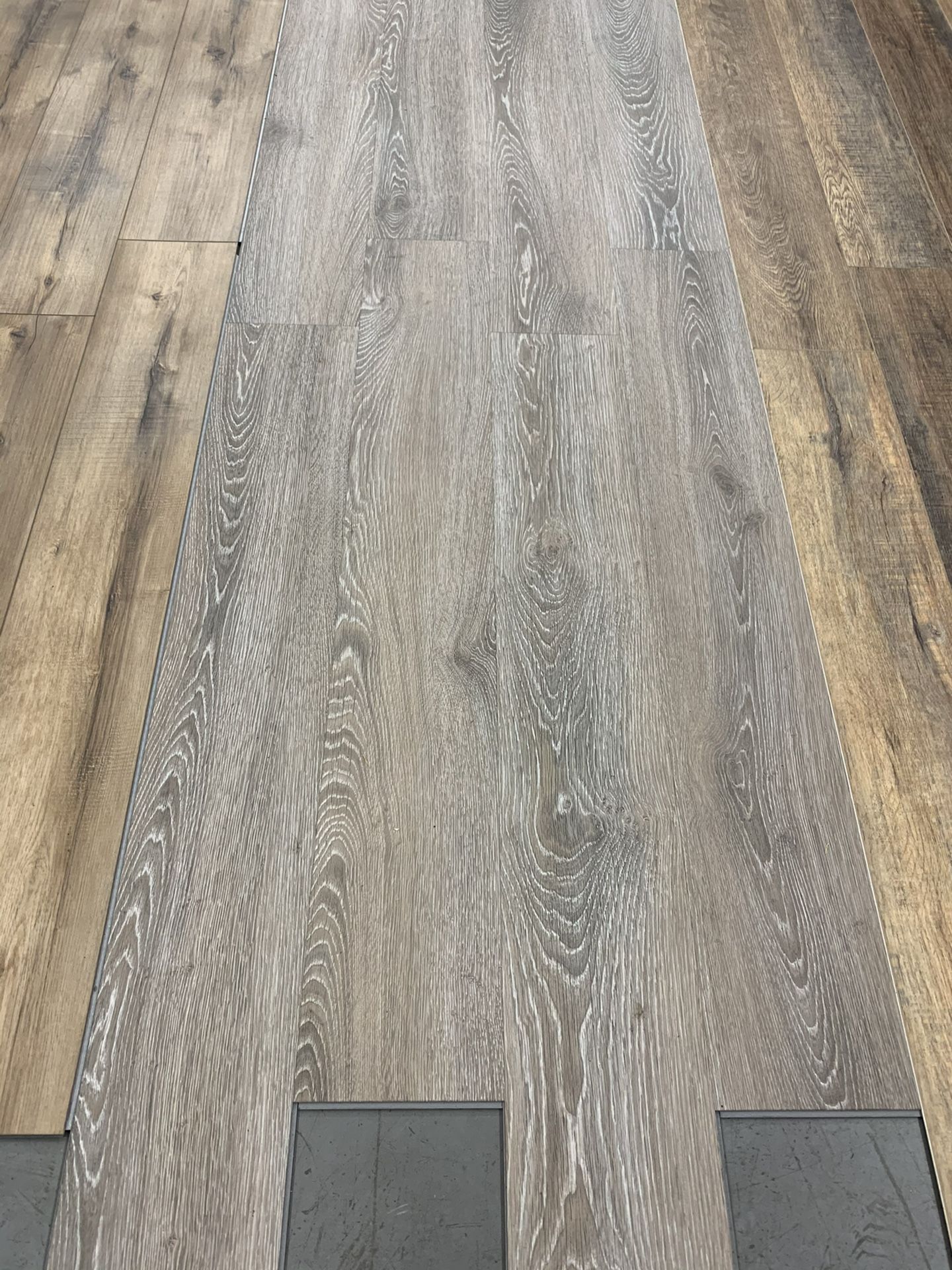 LVT LVP vinyl marmoleum carpet tile laminate woods remnants available