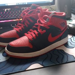 Air Jordan 1 Mid Alternate Bred Size 8 Mens