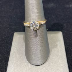 14kt Solitaire Ring