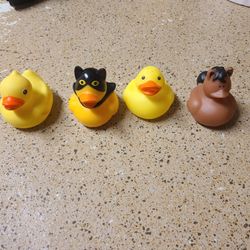 4 Rubber Ducks