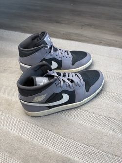 AIR JORDAN 1 MID WMNS “CEMENT GREY” W9.5