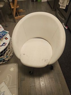 White IKEA Swivel Chair/Office Chair
