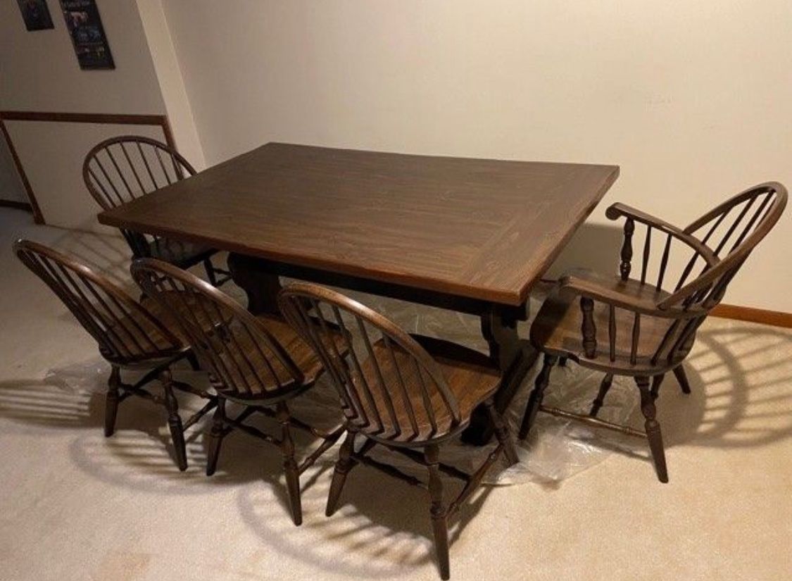 Dining set - Table & 5 chairs