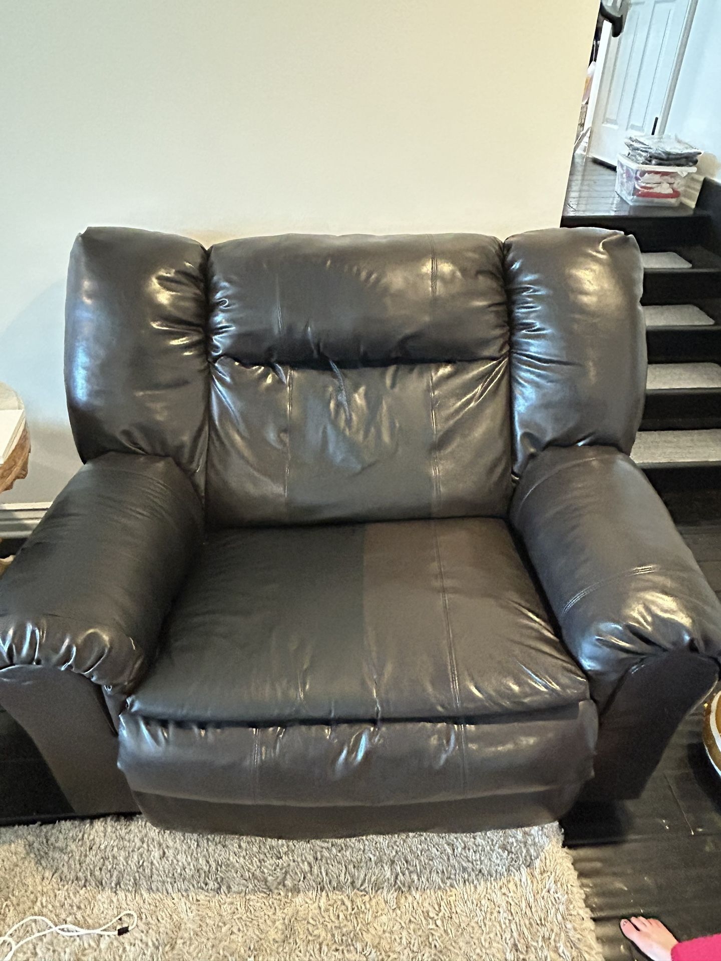 FREE- Oversized Cuddle Couch Recliner 