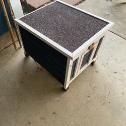 Deblue Outdoor Cat House
