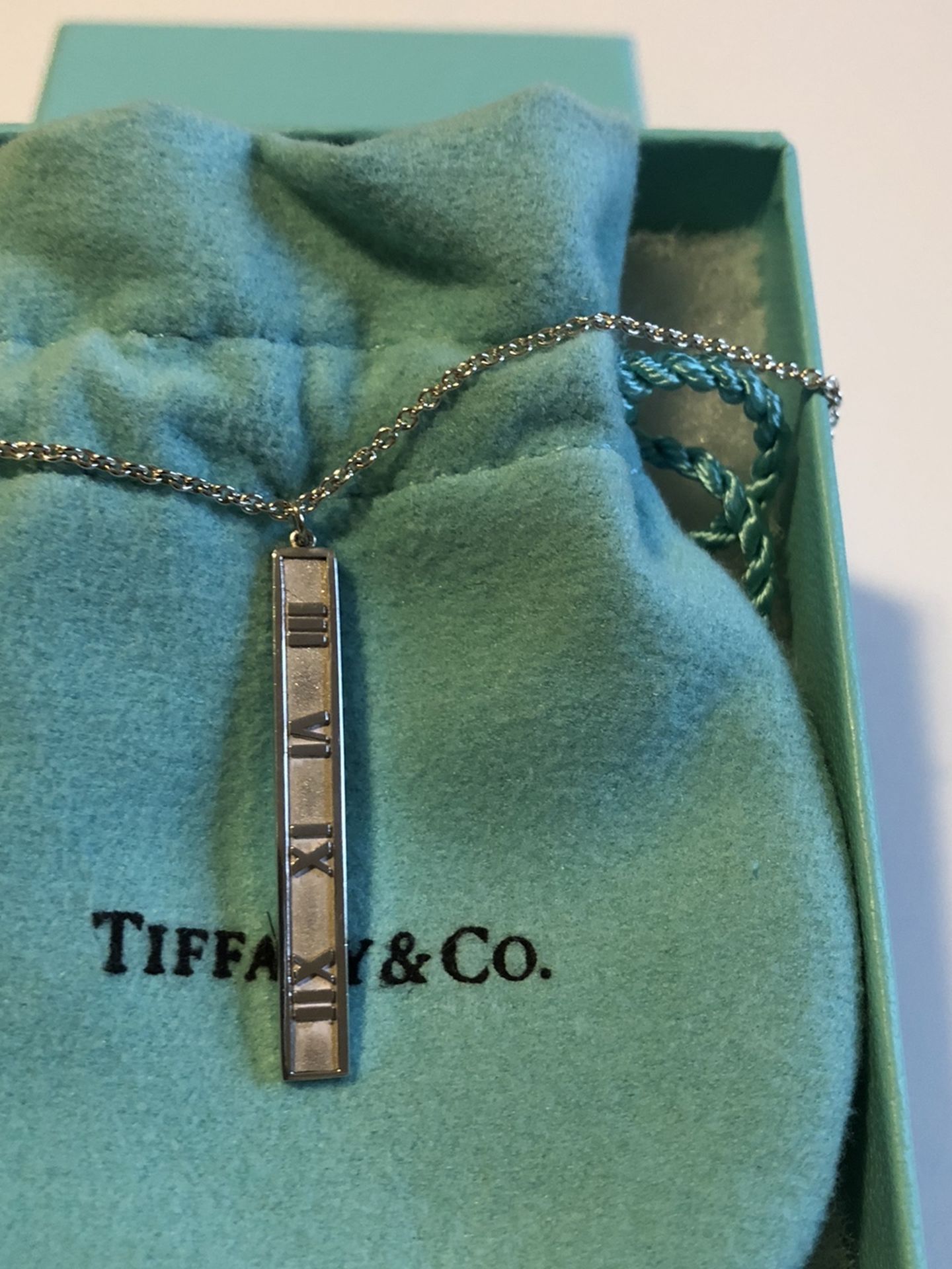 Authentic Tiffany &Co. Atlas pendant, sterling silver , 16 inch , excellent condition