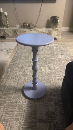 1 end table brand new