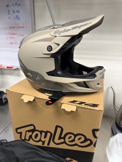 Troy Lee designs D4, full face helmet LG
