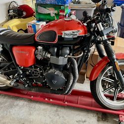 🚨Trades🚨2012 Bonnieville SE Triumph