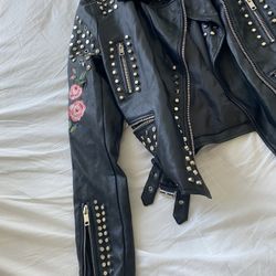 Gorgeous women, leather jacket