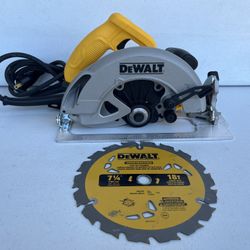 DEWALT 15 Amp Corded 7-1/4 in. Lightweight Circular Saw