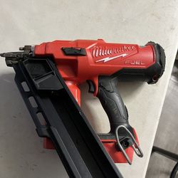 Milwaukee M18 Fuel 30° Framing Nailer 