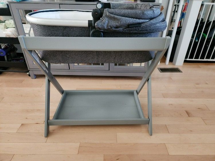 Uppababy Bassinet Stand with Bassinet +Accessories
