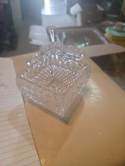 Crystal sauce dish with lid