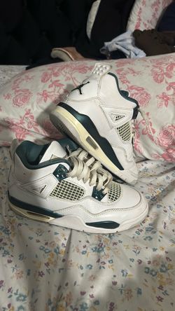 Air Jordan 4 Retro takin offers