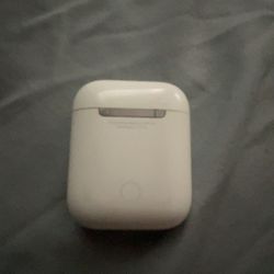 airpod gen 2 case and right airpod