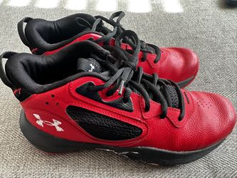 LIKE NEW Under Armour 6Y Shoes 
