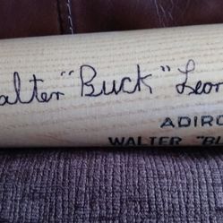 ⚾⚾⚾ Negro League Star ..... Baseball Hall Of Famer........Walter " Buck " Leonard...... Signed Bat With Full Name. ⚾⚾⚾