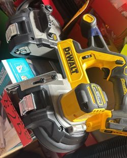 DEWALT 20V MAX XR BUSHLESS VARIABLE SPEED BAND SAW TOOL ONLY NEW 
