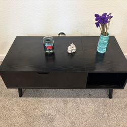 Coffee Table With Foldout Eating Surface/Hidden Storage