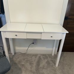 Vanity With Flip Up Mirror 