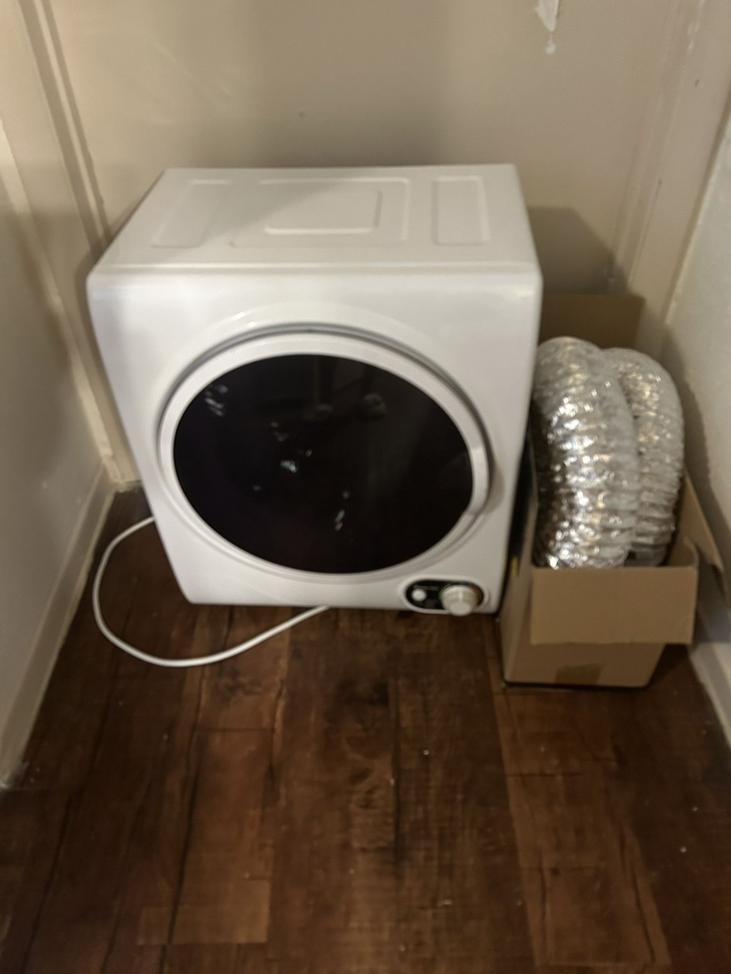 Magic Chef Compact 1.5 cu. ft. Electric Dryer in White