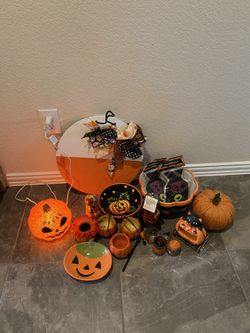 New An Like New Halloween Decor BUNDLE DEAL PRICE IS FIRM!!! 