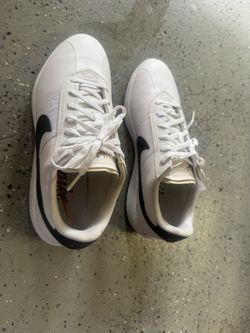 Women’s Nike Golf Shoes, Size 9