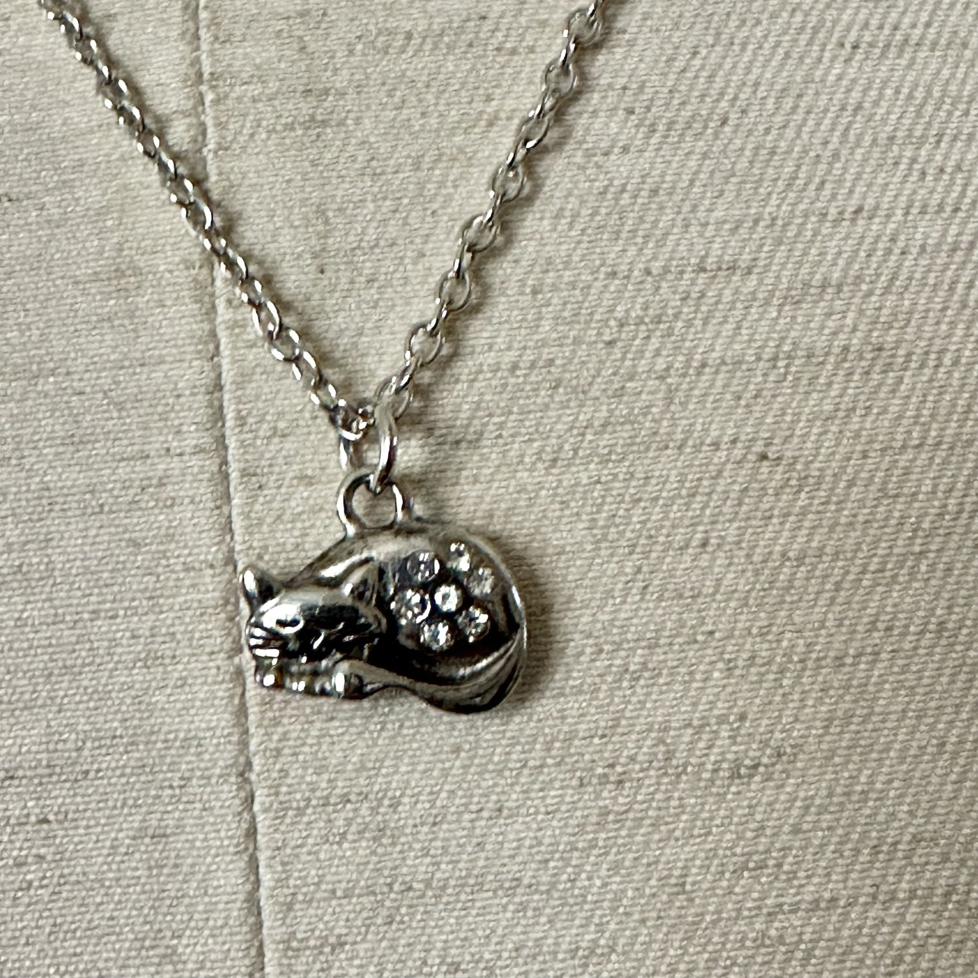 Silver Tone Cat Pendant Necklace