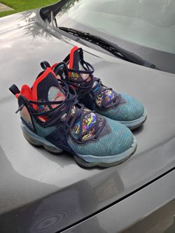 Nike LeBron Size 9