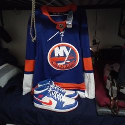 New York Hockey Jersey & Jordan 1 Knicks Size 18