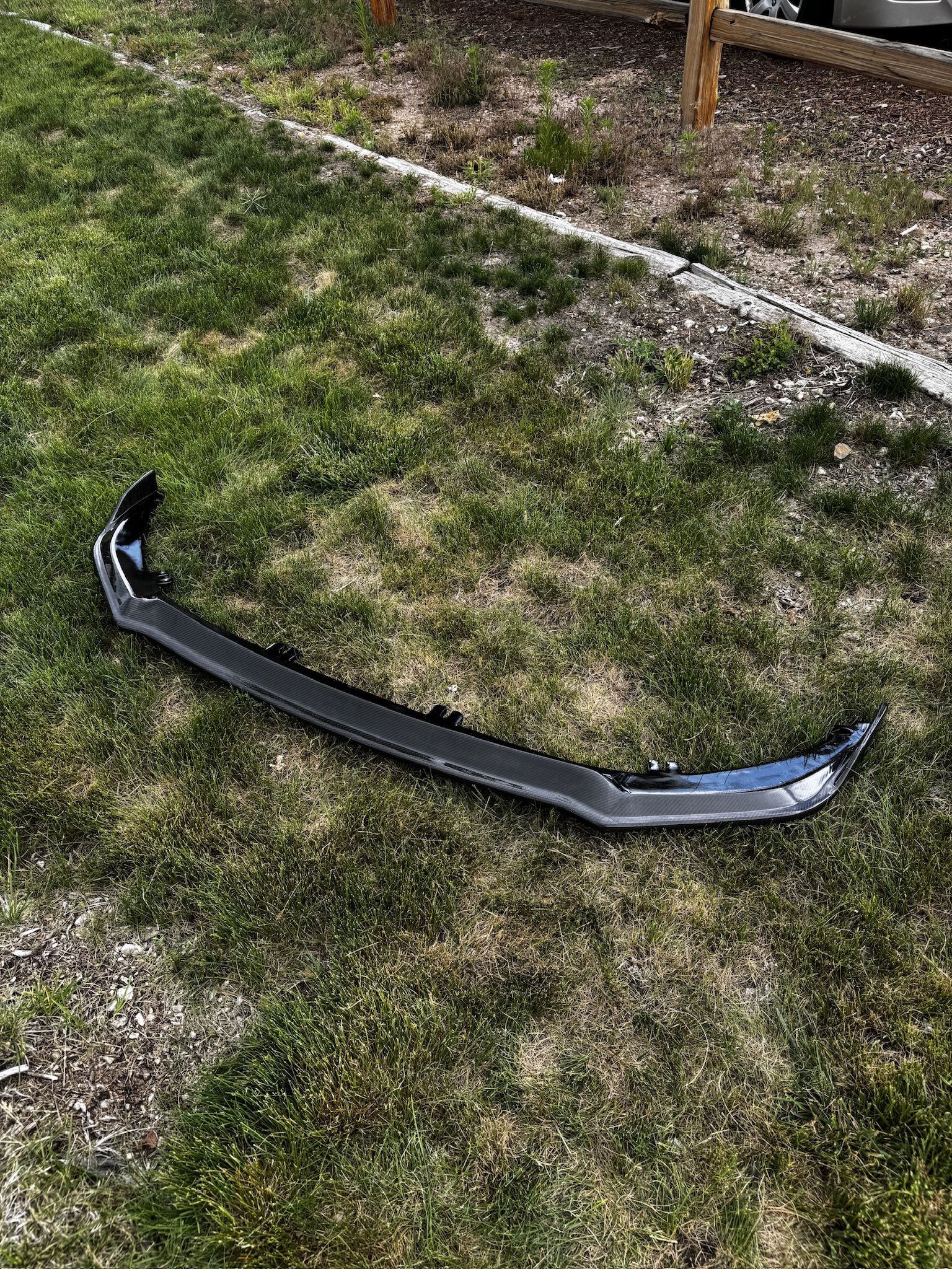 GT REAL CARBON FIBER UNIVERSAL LIP