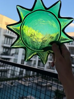 Vintage Green Glass Sun-Shaped Decorative ashtray