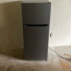 Fridgemaster Refrigerator 