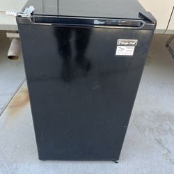 Magic Chef Refrigerator 