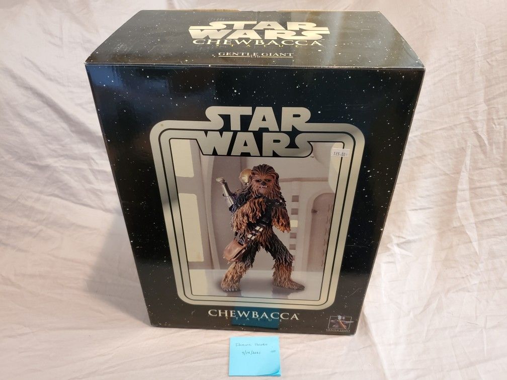 Gentle Giant Chewbacca & C-3P0 Statue